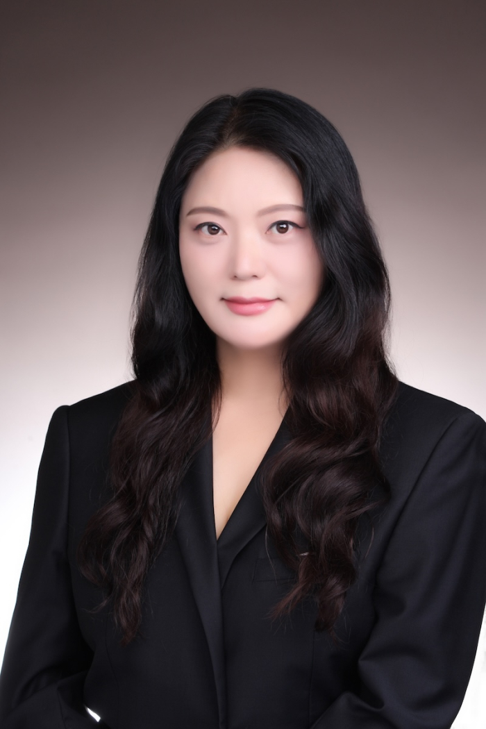 Dr. Jasmin Kwon